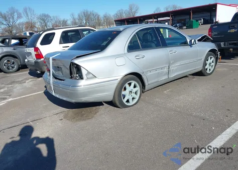 2004 Mercedes-Benz C 240 z USA, uszkodzony, nr VIN WDBRF61J14E018790